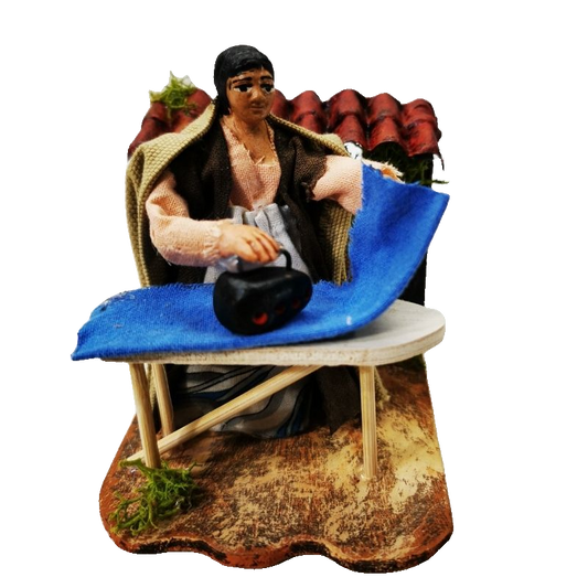 SIGNORA CHE STIRA IN MOVIMENTO CM 7